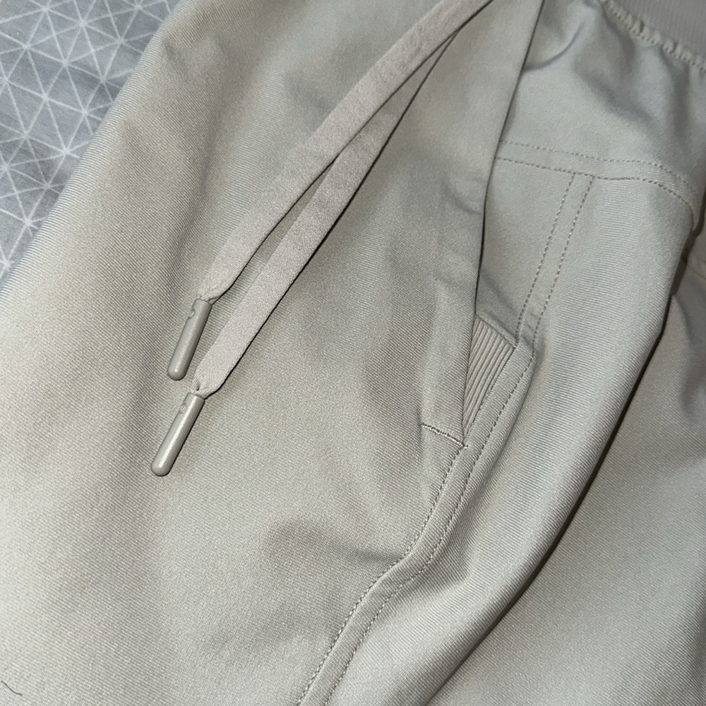 LIKE NEW Lululemon ABC Joggers Skinny Fit - Picture 3 of 4